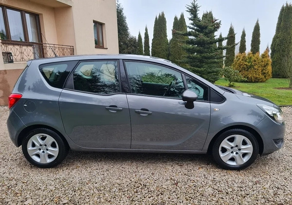 Opel Meriva cena 34555 przebieg: 115900, rok produkcji 2015 z Przysucha małe 781